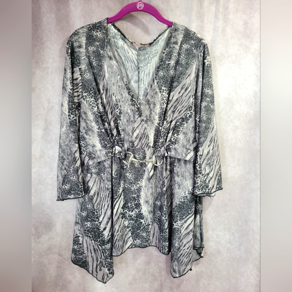 Woman V-Neck Gray Animal Print Tunic Top